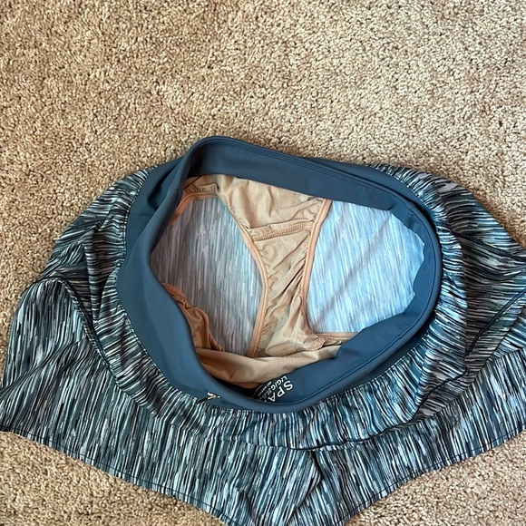 Spanx Get Moving Blue Brushstroke Athletic Shorts - Picture 6 of 11